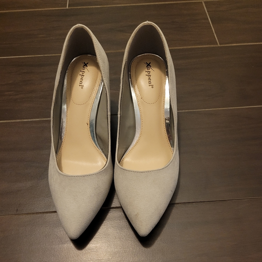 X-appeal light grey chunky block heels size 6.5